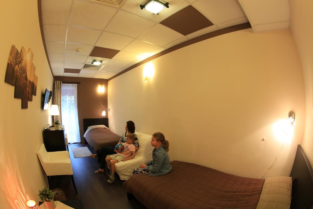 Napraforgo Wellness Haz Es Panzio Bed and Breakfast Pécs Buitenkant foto