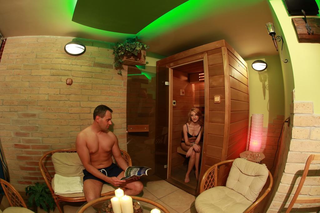 Napraforgo Wellness Haz Es Panzio Bed and Breakfast Pécs Buitenkant foto