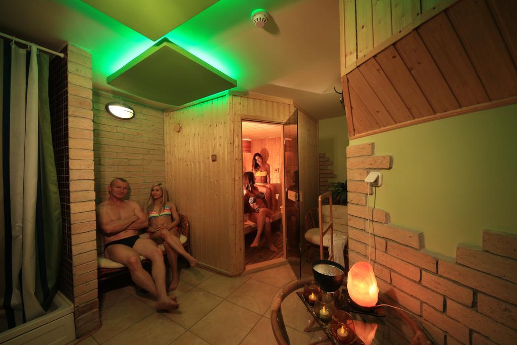 Napraforgo Wellness Haz Es Panzio Bed and Breakfast Pécs Buitenkant foto