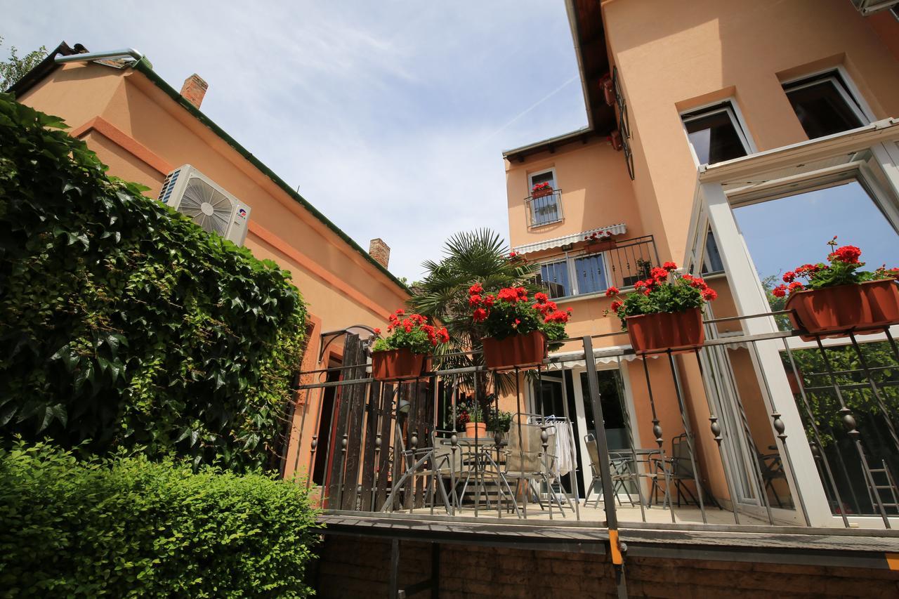 Napraforgo Wellness Haz Es Panzio Bed and Breakfast Pécs Buitenkant foto